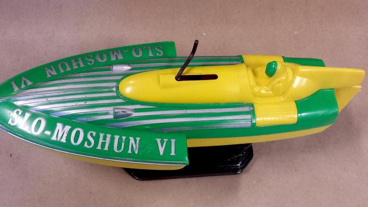 While this 1954 plastic toy hydroplane depicts a racing boat that never existed, it is still of interest to collectors.