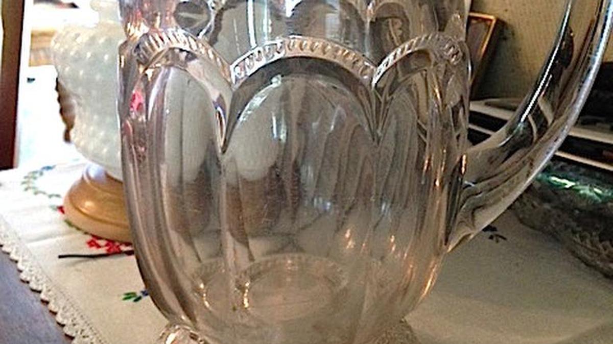 One of these pieces is most likely American; the other is certainly English. There is a big difference in value.