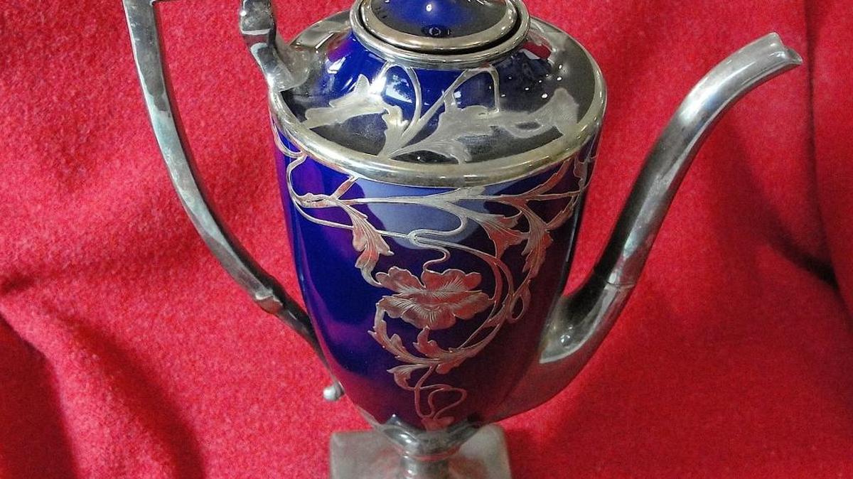 This coffeepot was part of a three-piece set awarded as a yachting race trophy in 1907.