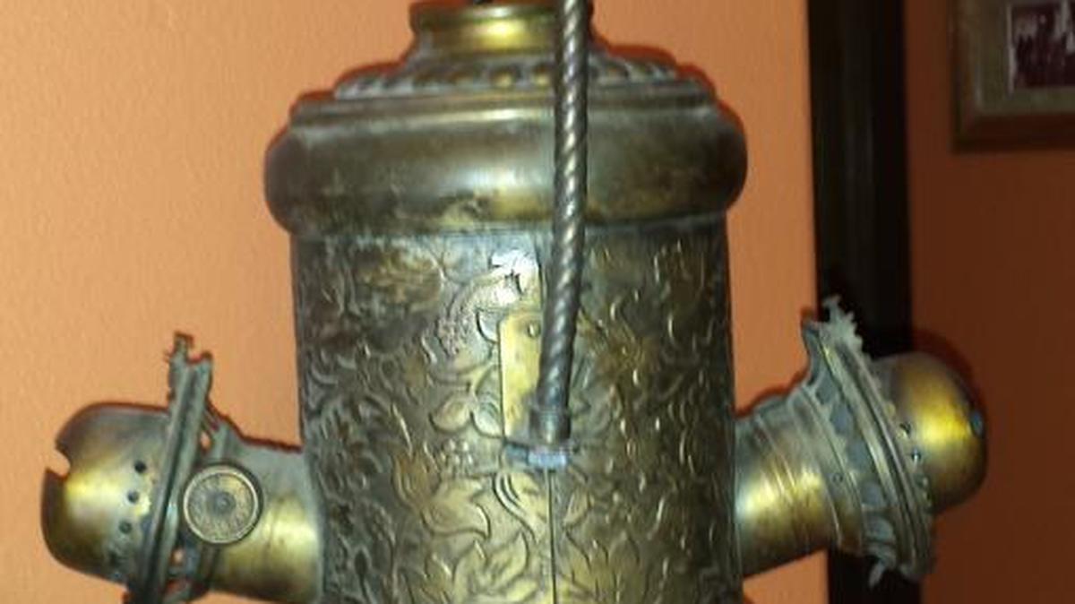 Although missing key parts, this Angle hanging oil lamp still has good value.