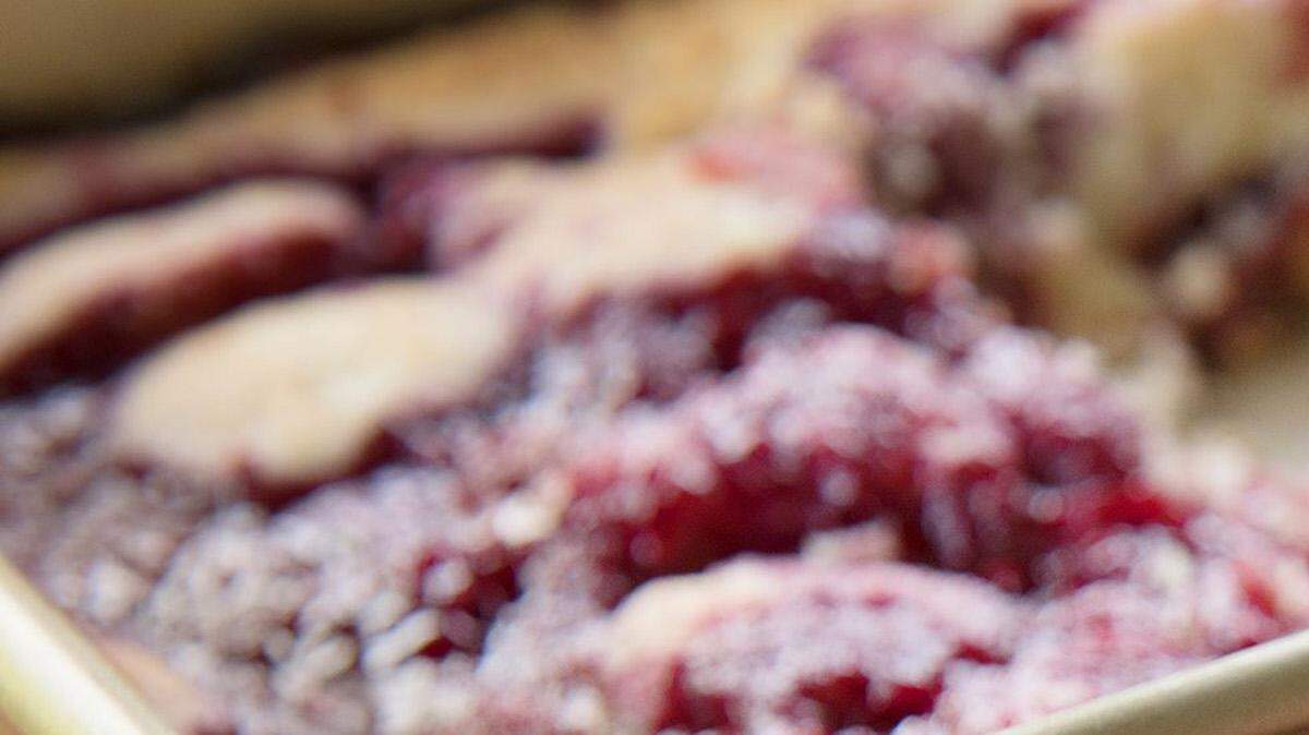 Raspberry Pudding Cake. (Haley Nelson/Pittsburgh Post-Gazette/TNS) 