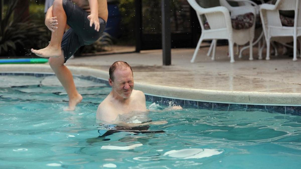 Doug Scott entered a local clinic’s pain management program to learn alternative techniques to using drugs, like physical therapy, relaxation exercises and behavior modification, but not all insurance companies cover such programs.