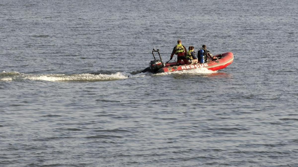 Volunteer members of the Columbia Basin Dive Rescue team respond to a report of drowning victim in 2010 near Burbank. Pasco Fire Chief Bob Gear is proposing his department create a water rescue program to work in conjunction with local sheriff departments, Coast Guard, Columbia Basin Dive Rescue and other organizations.