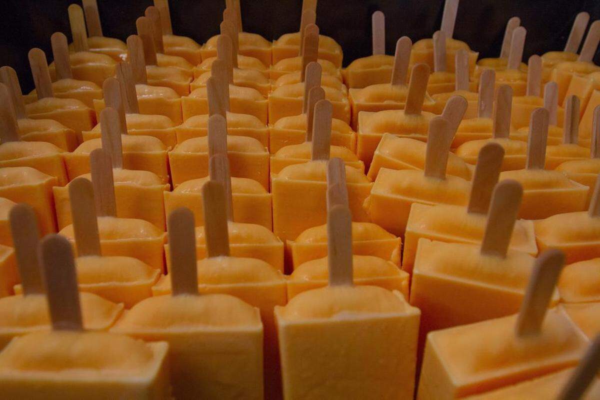 A vendor selling paletas at Columbia Park in Kennewick was robbed at gunpoint on Saturday.
