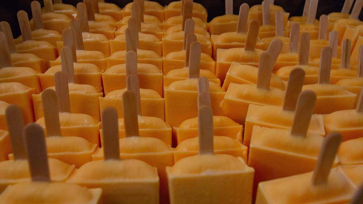 A vendor selling paletas at Columbia Park in Kennewick was robbed at gunpoint Saturday.
