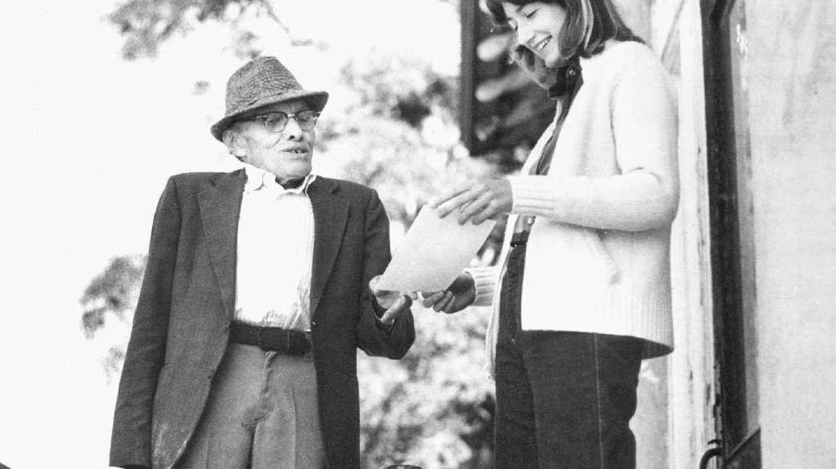 Walter Oberst, first president of the Franklin County Historical Society, discusses restoration plans of the old Pasco Carnegie Library with Sarah LeCompte in this photo published on Oct. 5, 1980.