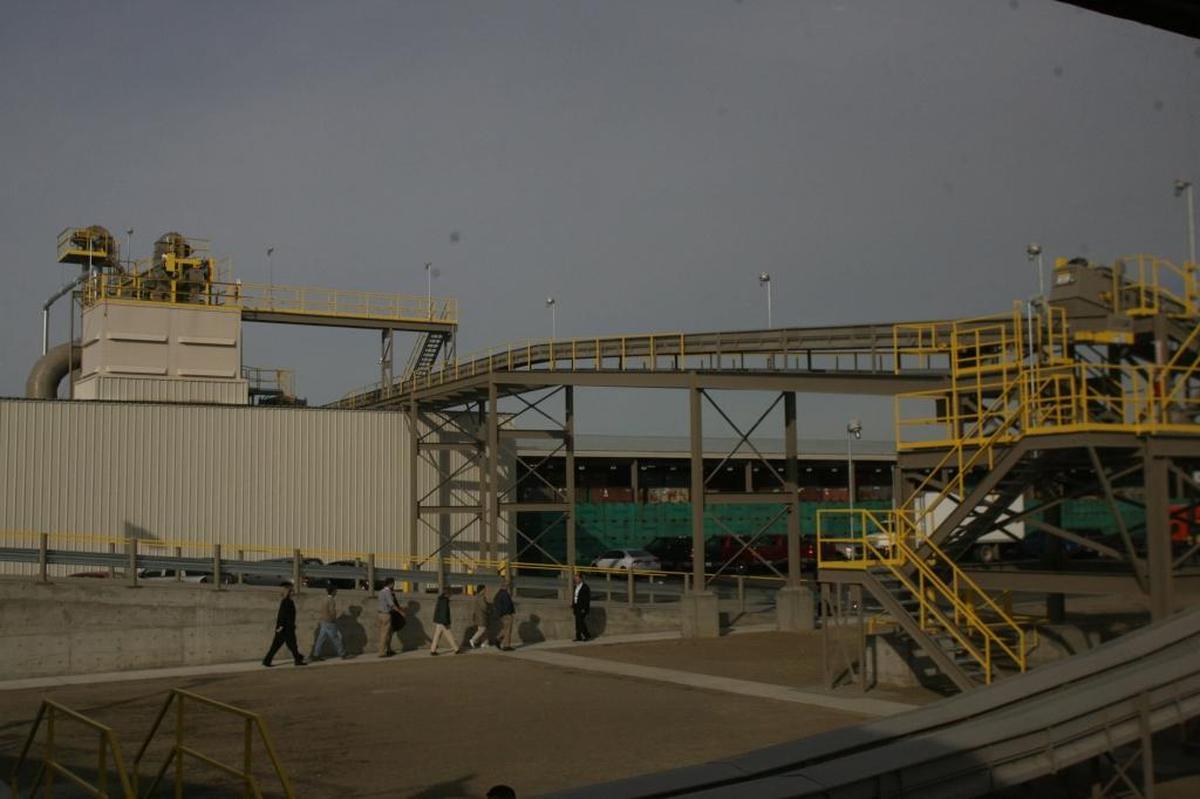Visitors tour the Syngenta Seeds plant in Pasco when it was dedicated in 2009.