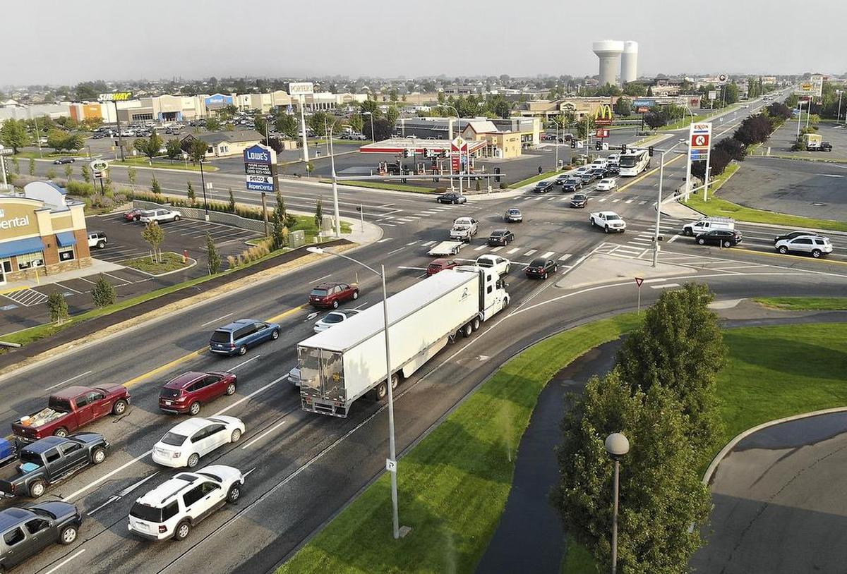 The Pasco City Council voted to add red light traffic cameras at the congested Road 68 and Burden Boulevard intersection to reduce serious crashes.
