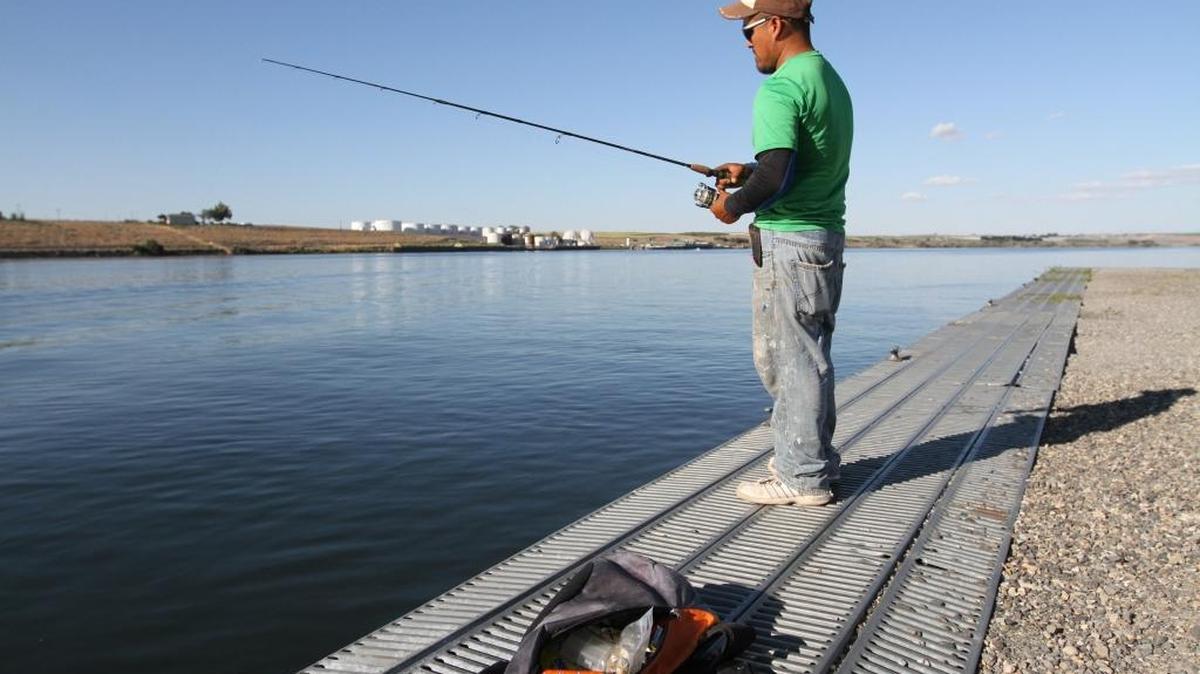 Snake River fishing near Burbank.