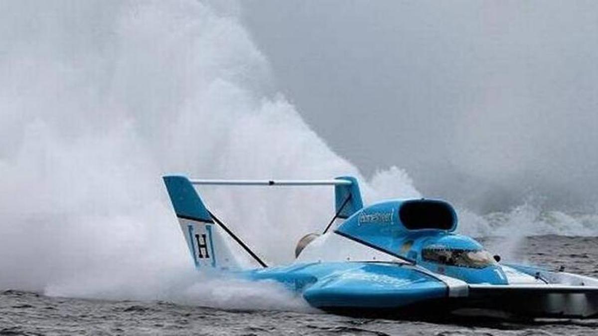 HomeStreet Bank kicks off this weekend’s Water Follies with a scavenger hunt that leads to models of the Miss HomeStreet hydroplane. Prizes include pit passes, a tour of the boat and a meet-and-greet with driver Jimmy Shane.