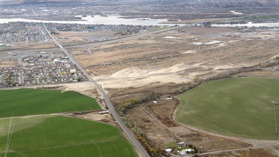 The city of Pasco is working on plans for more than 1,600 acres west of Broadmoor Boulevard. The mixed use development plan currently includes more than 8,000 homes, commercial zoning, retail areas and space for parks.