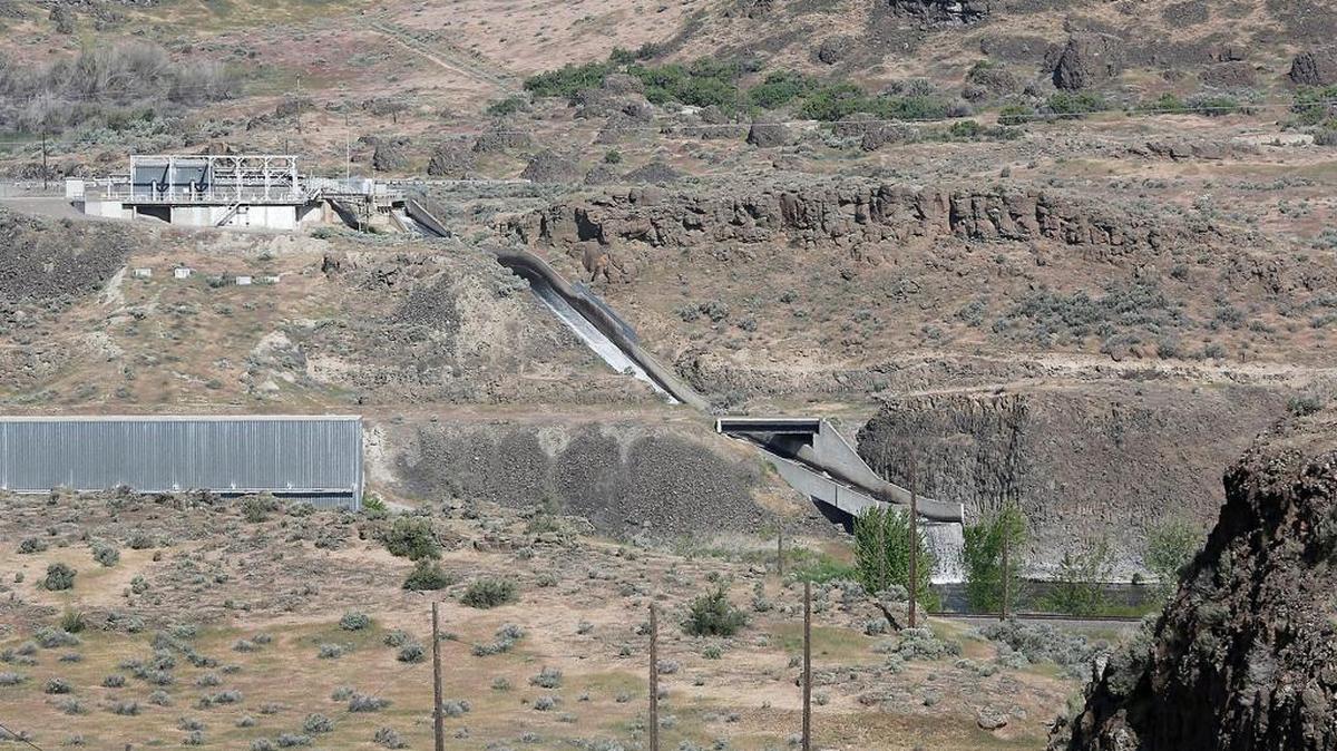 Water service is being restored to Kennewick Irrigation District customers after water was shut off at the Chandler Pumps to find and repair a leak in the main canal.