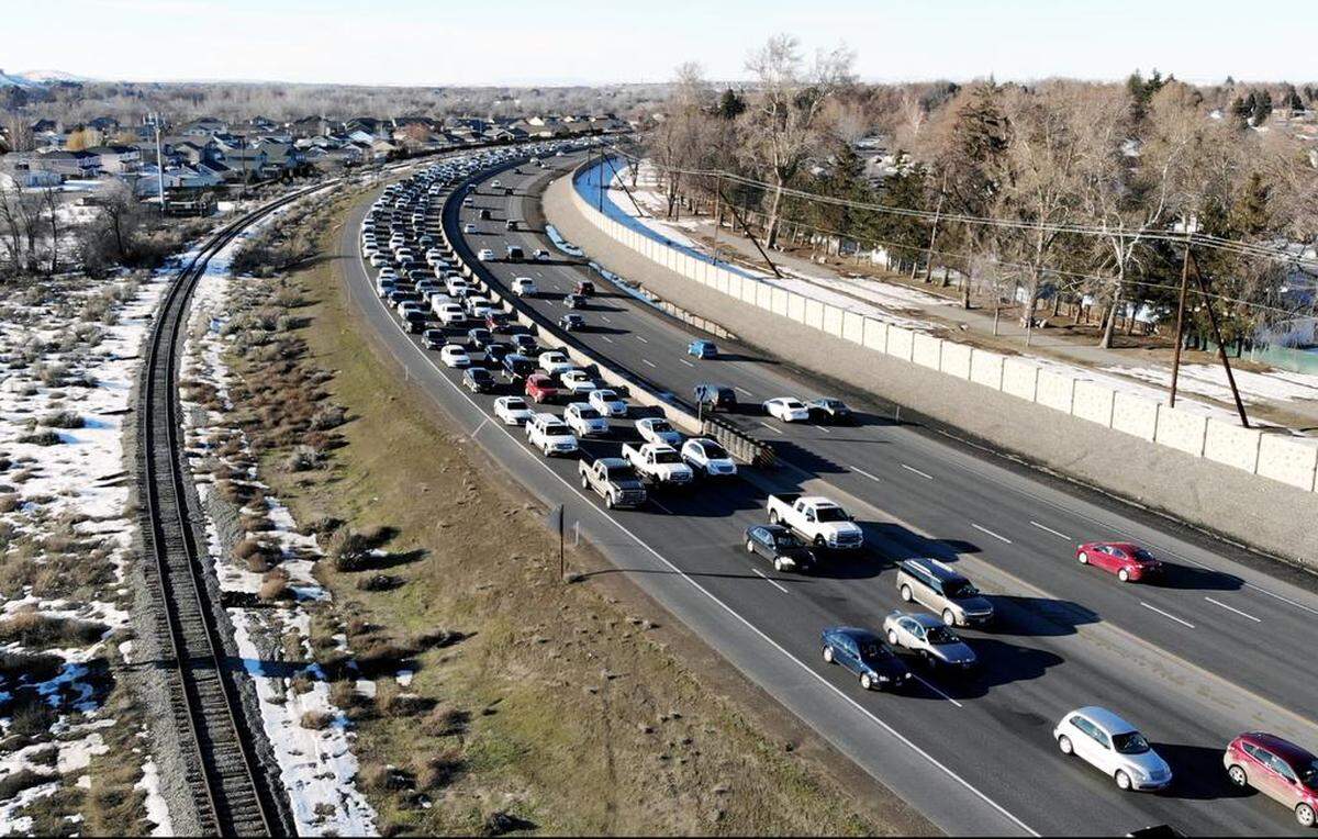 Reconfiguring some parts of the Highway 240 bypass highway in Richland may be the best way to keep traffic moving on the most clogged roadway in southeast Washington.