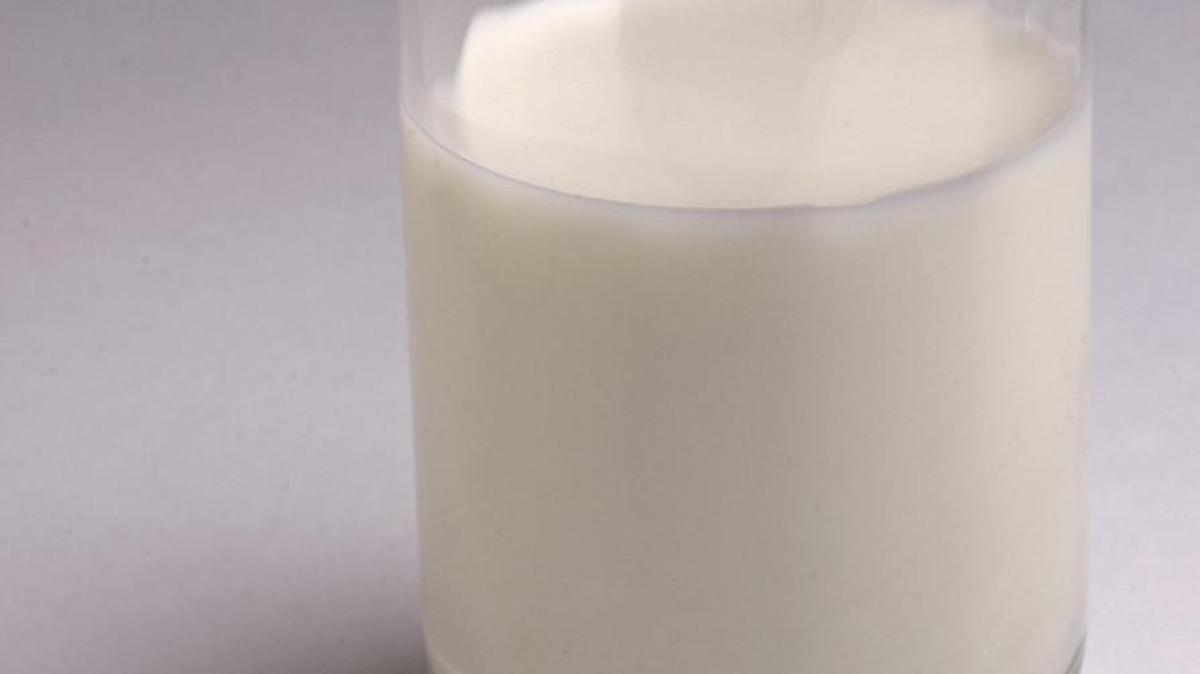 A sample of raw milk collected at a Lower Yakima Valley dairy contained salmonella, according to the Washington State Department of Agriculture.