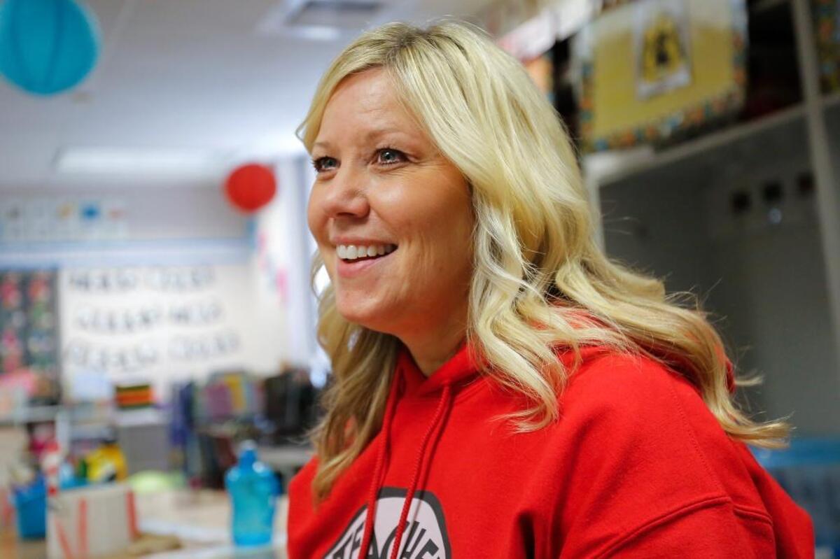 Kris Mars, a third-grade teacher at Hawthorne Elementary in Kennewick, will receive a Crystal Apple Award for being one of the most outstanding educators in Mid-Columbia. The Crystal Apple Award recognizes outstanding educators in Educational Service District 123.