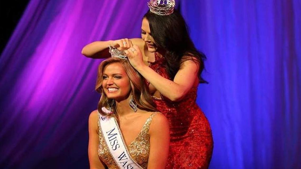 Miss Washington 2016 Alicia Cooper crowns Nicole Renard.
