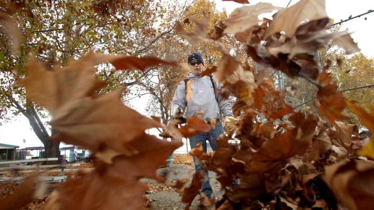 The Tri-Cities is under a wind advisory Monday afternoon.