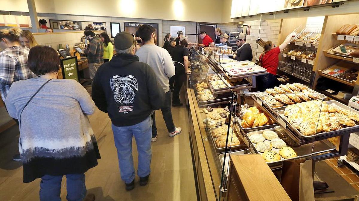 Customers flocked to the Tri-Cities’ first Panera Bread when the Richland spot opened Nov. 27, 2017. Panera will open its second Tri-Cities location in Kennewick, according to a building permit.
