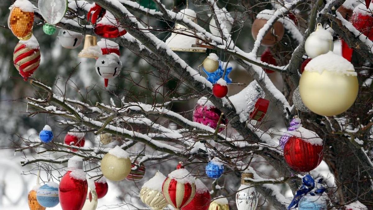 The National Weather Service says snow likely is coming to the Tri-Cities on Christmas Day.
