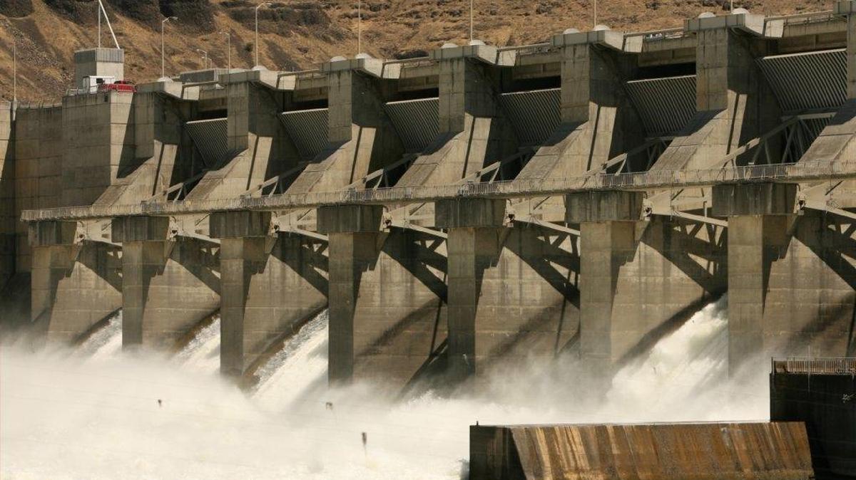 A new environmental study is expected to consider tearing down four Snake River dams, including the Lower Granite Dam near Pomeroy.