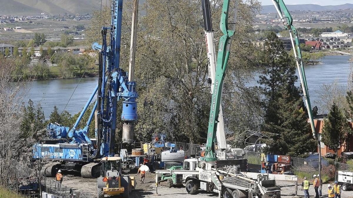 A rotary drilling machine works Thursday at the site of the new Columbia raw water intake facility under construction by the city of Pasco just upriver of the Interstate 182 bridges on Court Street. The work is part of a $7.5 million project for the west Pasco water treatment plant. The project includes two 250-horsepower pumps, each with a capacity of six million gallons a day.