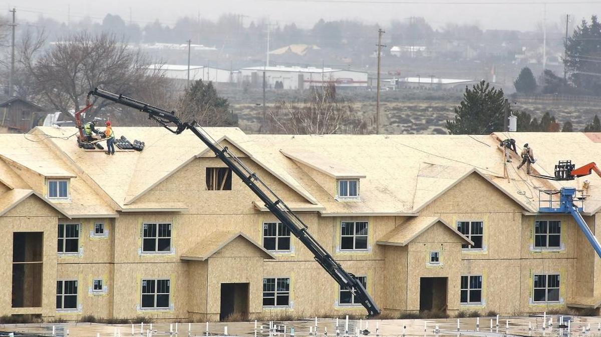 Roofers work in this week’s soggy conditions on the new Badger Canyon Apartments complex on Ridgeline Road near Clodfelter Road in Kennewick. A sign said the complex is expected to open this spring. The weekend forecast calls highs of 47 with rain Saturday and mostly sunny skies Sunday.