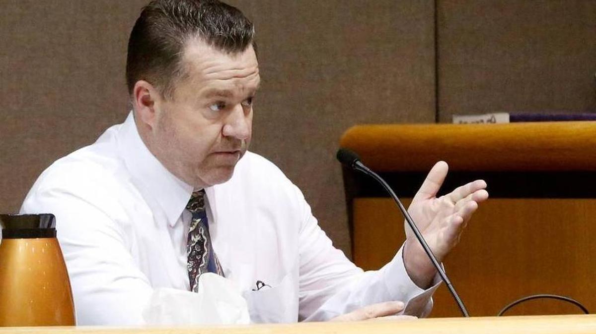 Detective Sergeant Kevin McCary of the Benton County Sheriff’s Office testifies during a recent court hearing. McCary died Saturday at his home in Eltopia.