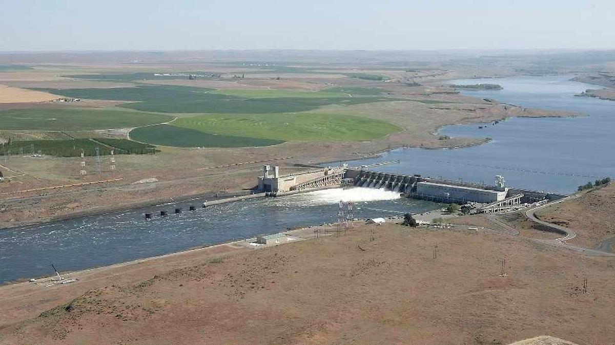 Improvements will be made to the Ice Harbor Dam’s navigation lock equipment during a 14-week-long navigation outage on the Snake and Columbia River system starting late this year.