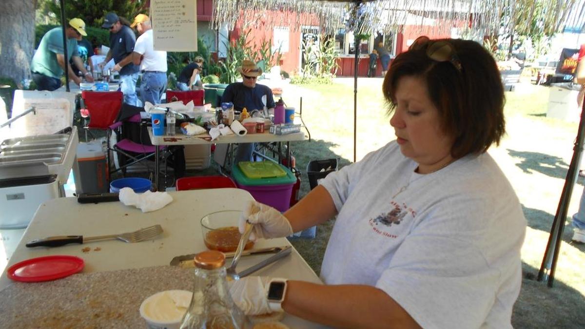 Laurie Knight assembles port samples for the Benton-Franklin Fair Barbecue Cook-0ff Saturday for Benton City’s Big D’s BBQ Low & Slow.