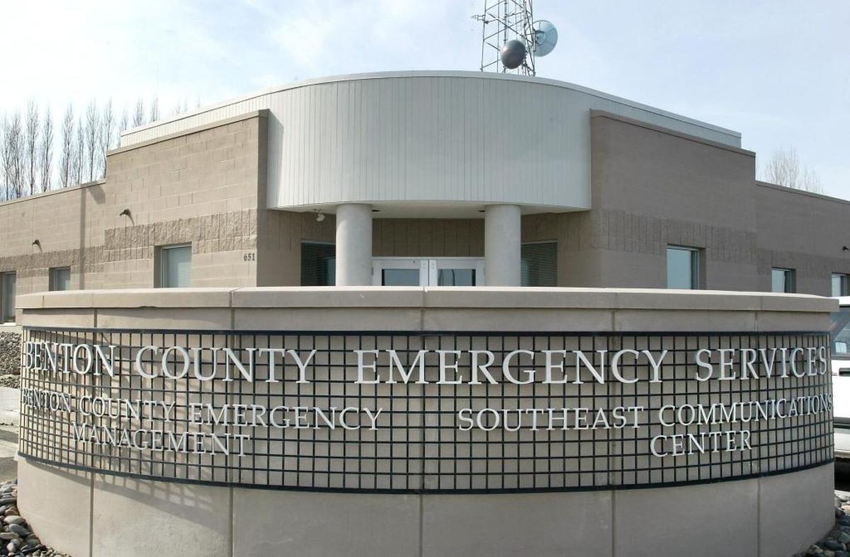 The Benton County Emergency Services building in Richland houses the Southeast Communications Center, the 911 dispatch center for Kennewick, Richland and parts of Benton County. The emergency services agencies oversee local alerts sent to the media, roadside signs, sirens, telephones and mobile devices.