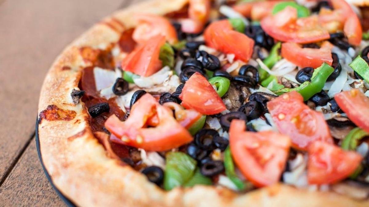 4th Base Pizza and Wings, developed by the owners of Foodies Brick and Mortar, opened last week in the Henry’s Go Go spot in downtown Kennewick.