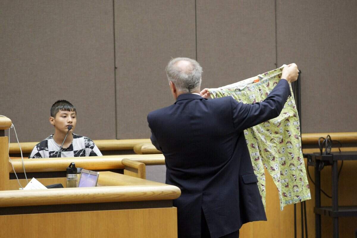 Juan Campos Gomez Jr., 13, the son of slaying victim Araceli Camacho Gomez, identifies a pair of pants held by Benton Prosecutor Andy Miller as the aggravated first-degree murder trial for Phiengchai Sisouvanh Synhavong begins.