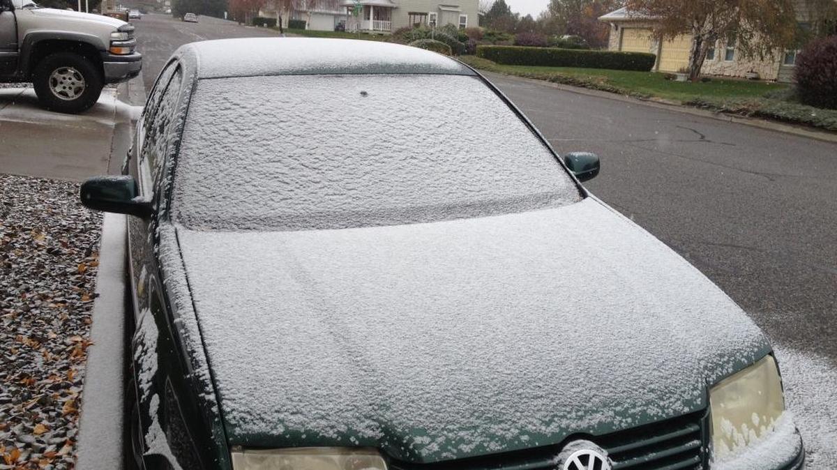 Some snow could stick to the ground Sunday night into Monday morning, but not much, according the forecast of the National Weather Service.