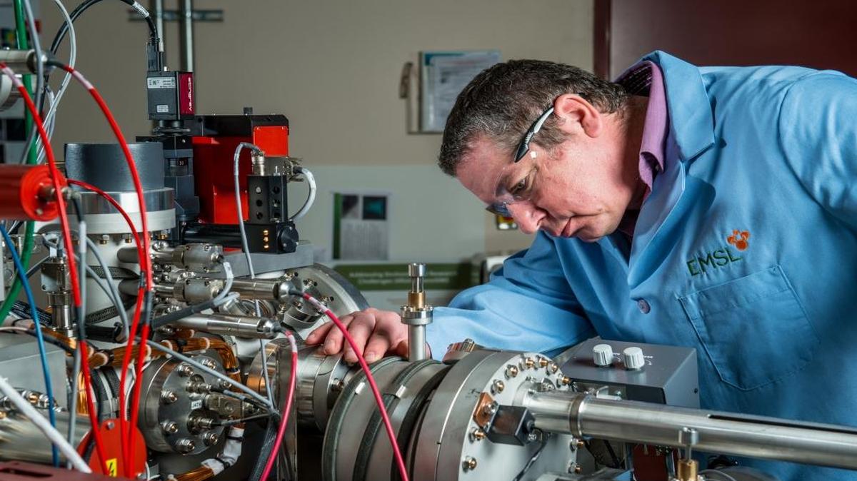 John Cliff, a Pacific Northwest National Laboratory scientist, operates a nanoSIMS instrument used for studies in atmospheric science, biology, chemistry, materials science and nanoparticulates.