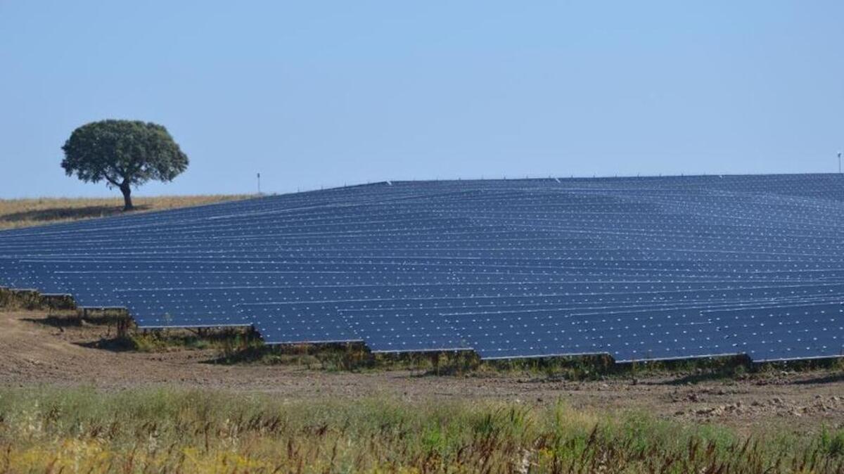Neoen, an independent supplier of electricity from solar, wind and biomass, operates in 10 countries, including in Portugal, where this solar project is located.