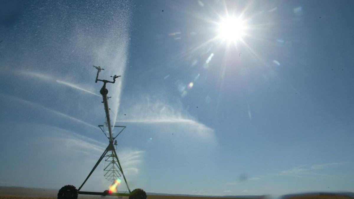The Washington state Legislature passed a law in 2004 prohibiting using water from the dwindling Odessa aquifer for irrigation when water from the Columbia River is available through the irrigation district.