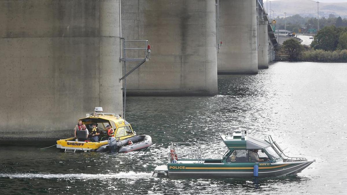 
Boats from the Franklin County Sheriff’s Office, Columbia Basin Dive Rescue and Washington Department of Fish and Wildlife search Friday afternoon for a man who reportedly jumped off the blue bridge. Witnesses said they last saw the man jump from a support column on the Pasco side of the river just before 11 a.m.
