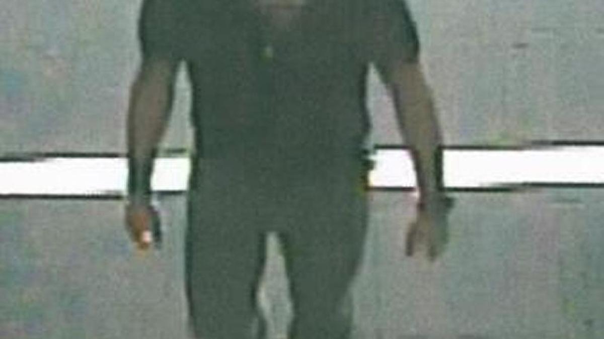 Kennewick police and Tri-Cities Crime Stoppers are looking for a man who tried to buy several cellphones at Best Buy using someone else’s identity.