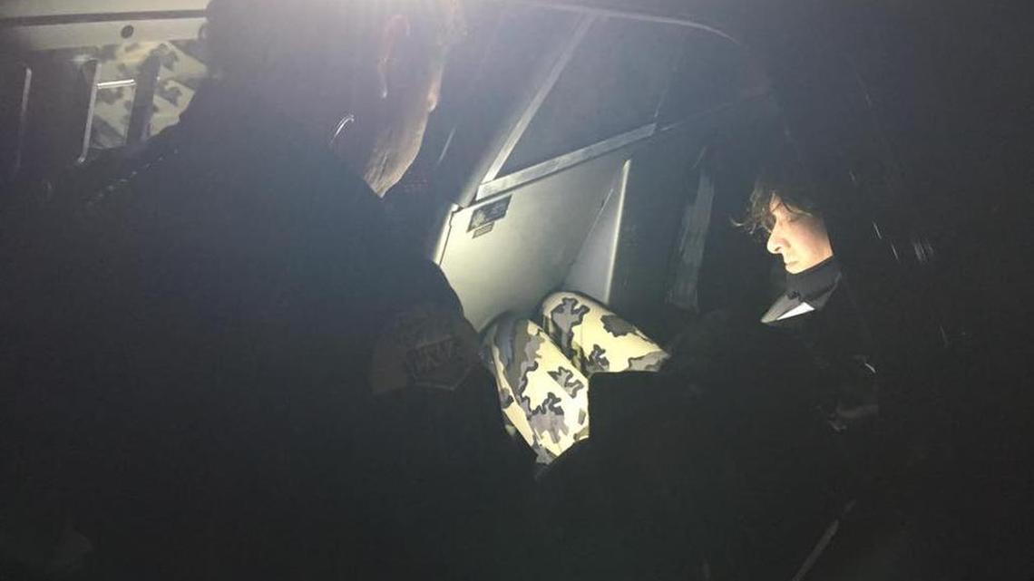 Travis Hintz sits in the back of a Pasco police car while he is questioned.