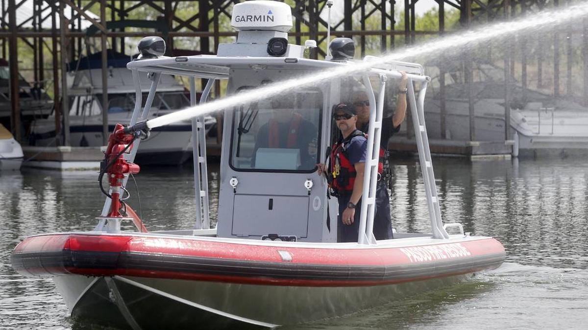 Lt. Chris Andrews, foreground, and Mark Waddington of the Pasco Fire Department join Bruce Wassom with Rogue Jet Boatworks for a training session on the department’s new Water Rescue Boat at the Columbia Marina in Pasco.