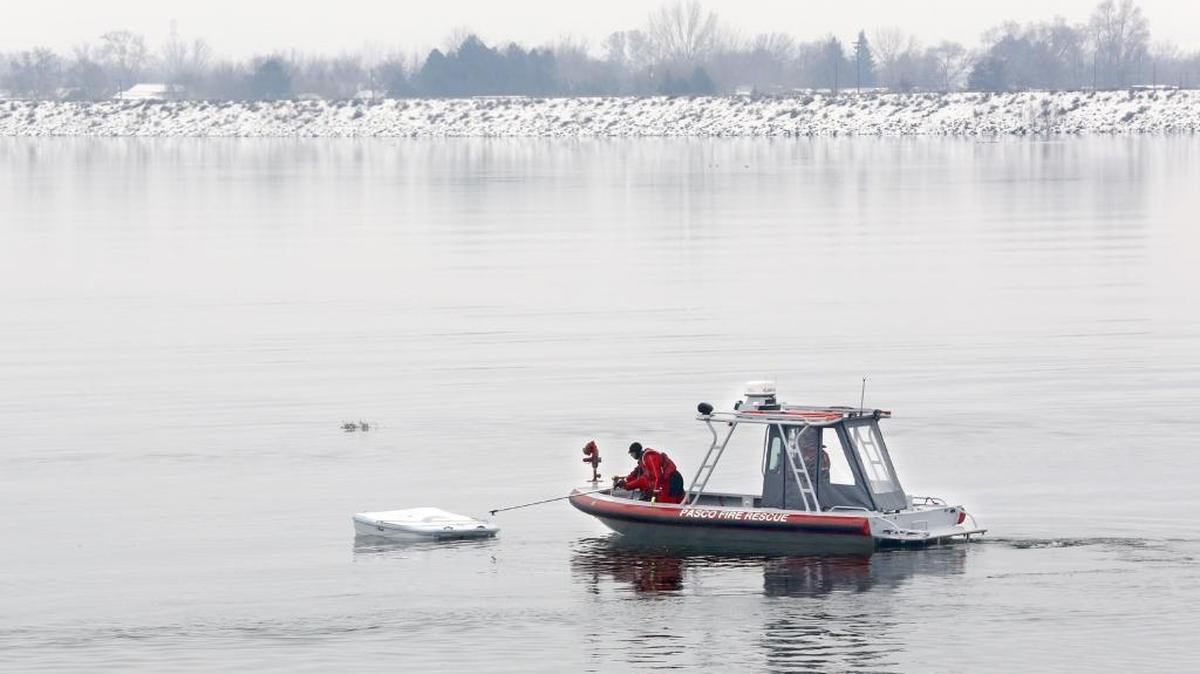 The Pasco Fire and Rescue boat retrieves a floating row boat Thursday morning on the Columbia River just downstream of the railroad bridge between Pasco and Kennewick. The firefighters towed the boat to the docks at Columbia Marina in the Pasco Boat Basin.