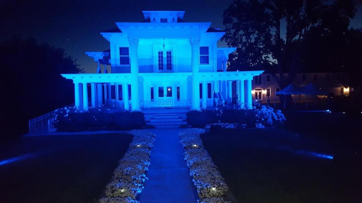 The Richland Seniors Association and others have collected more than 1,000 blue light bulbs and ribbons to give residents so they can show their support for police officers on Sundays. Pasco’s historic Moore Mansion turned blue back in July, as owners Deborah and Brad Peck lit the property to honor the police officers murdered in Dallas and Baton Rouge.