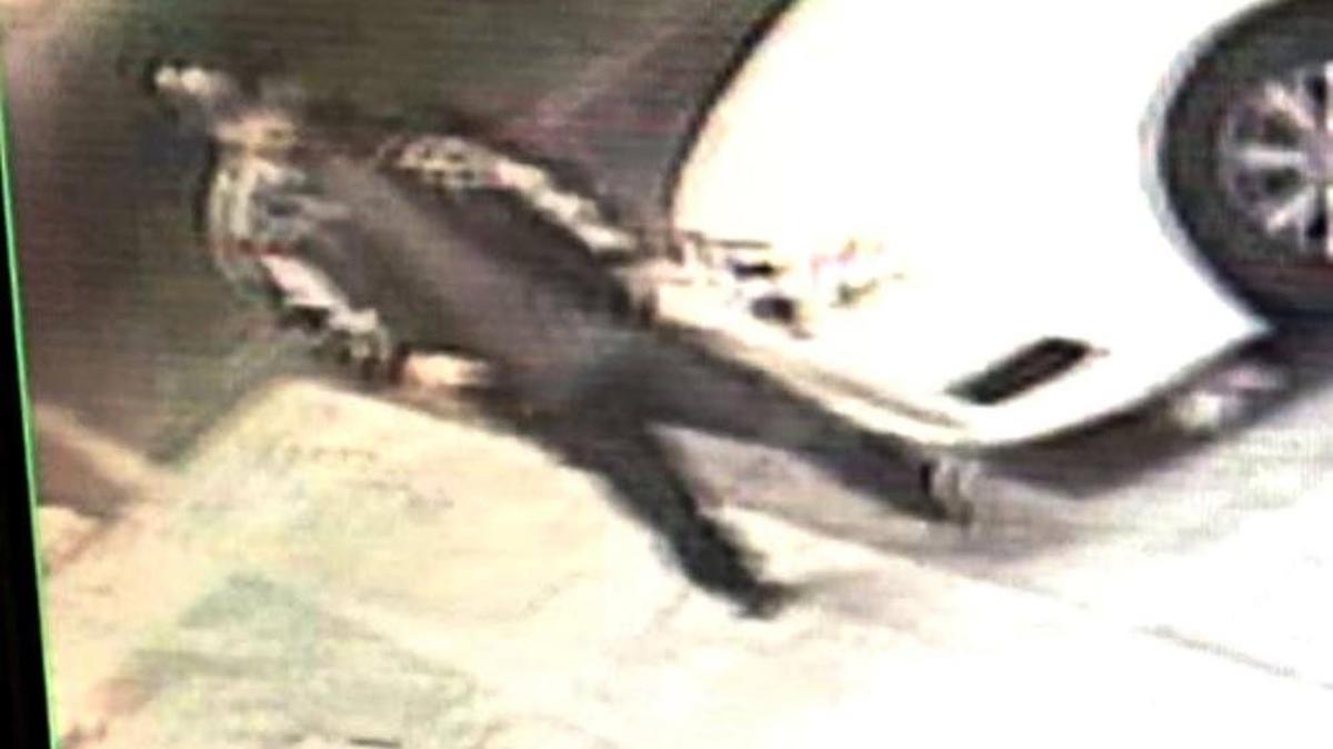 Security footage from the Pik-a-Pop convenience store showing the Javier Calderon getting inside the running car.