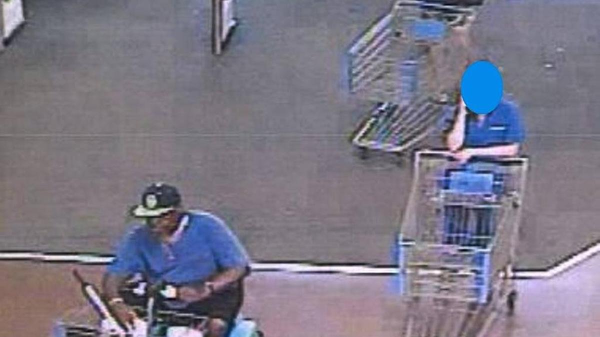 Pasco police are searching for a pair of theives who stole bags, wallets and money from people using Columbia Basin College’s gym.