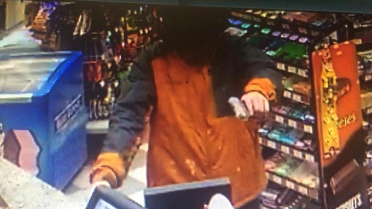 Benton County sheriff’s investigators are looking for a man who robbed the Just A Minute Mart on Friday in Benton City.