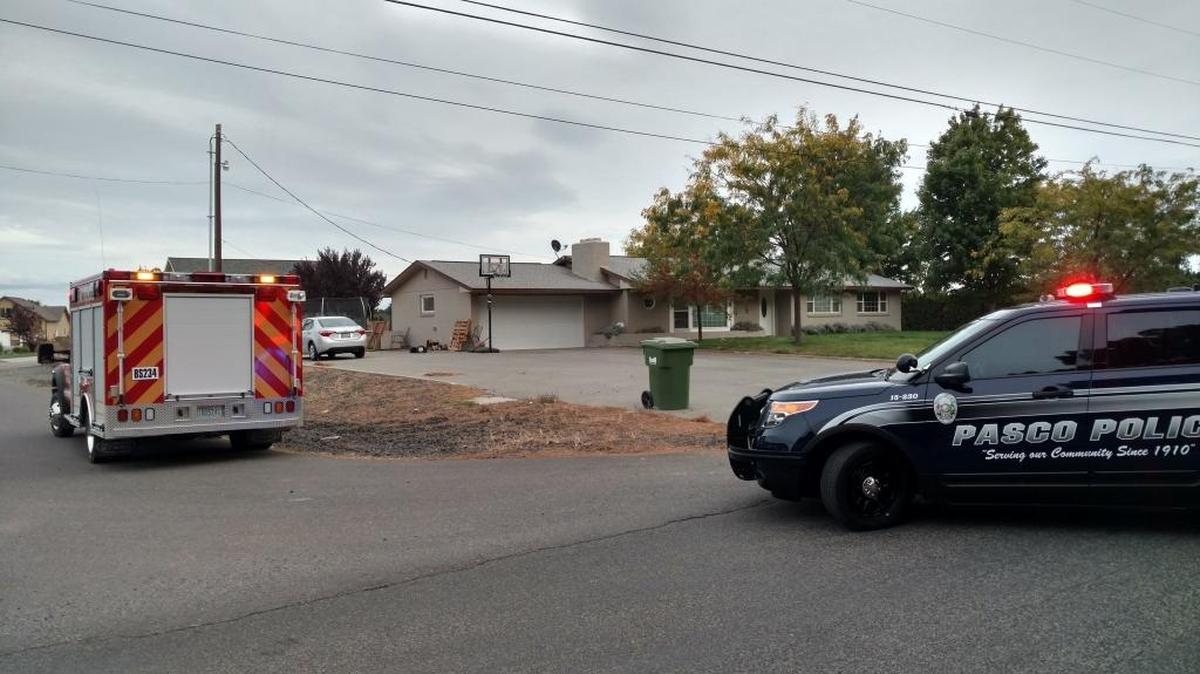 A gas leak was reported between Road 72 and Road 68 in Pasco Tuesday. Pasco police and Franklin Fire District 3 were on the scene.