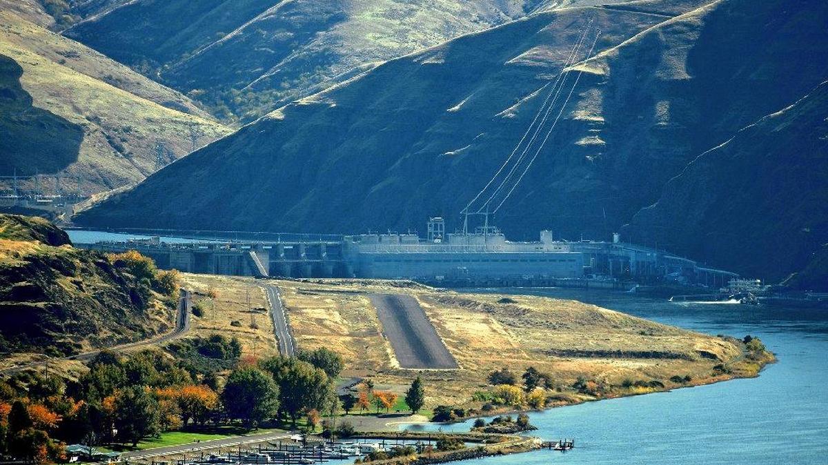 Rep. Dan Newhouse wants to prohibit federal money from being spent to breach the Lower Granite Dam or any of three others on the Snake River between Pullman and the Tri-Cities area.