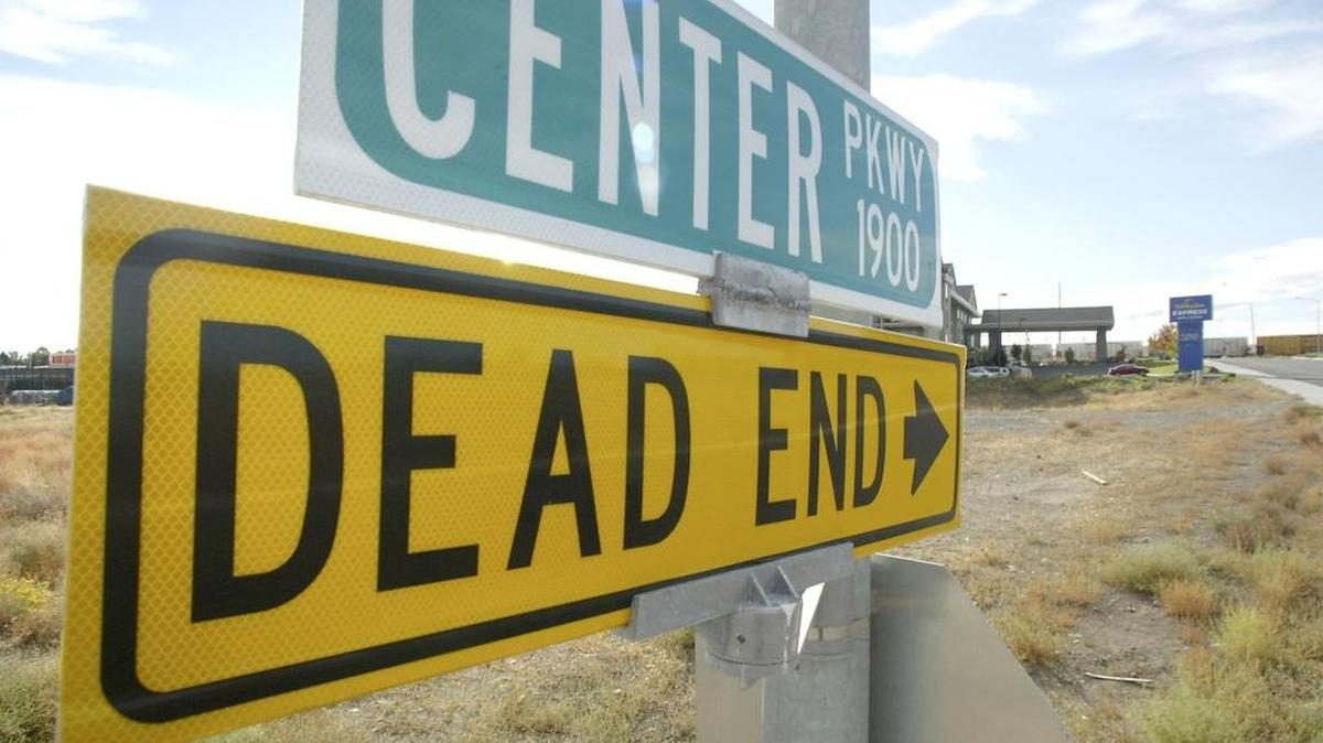 The federal Surface Transportation Board has ruled in favor of the Tri-City Railroad in its fight against plans by the cities of Richland and Kennewick to extend Center Parkway across tracks it operates near Columbia Center. The new road would link Gage Boulevard and Tapteal Drive.