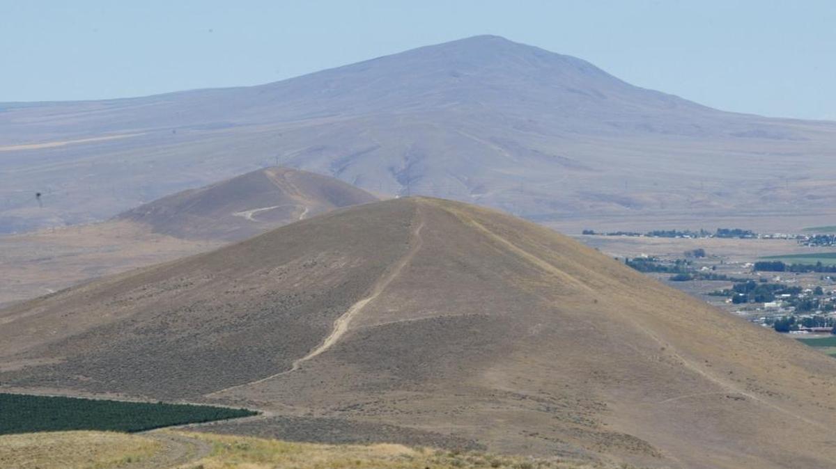 Candy, Red and Rattlesnake mountains are visible in a line from the top of Badger Mountain.
