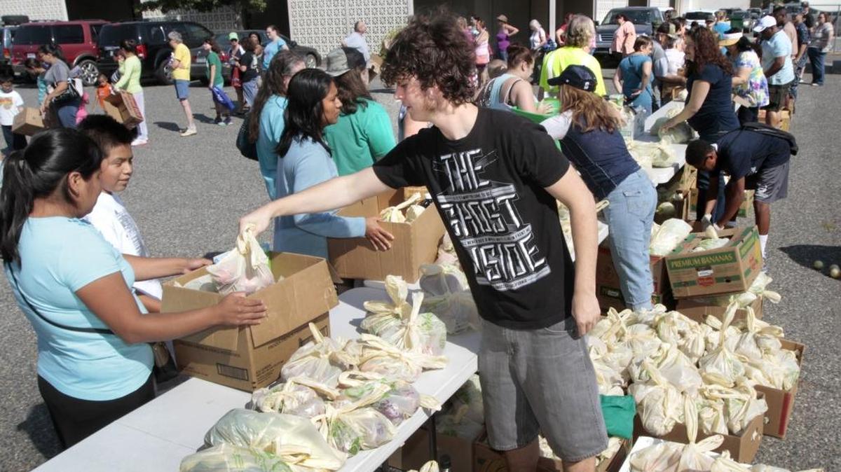 Volunteers hand out perishable groceries and fresh produce in 2015 at a Mobile Food Bank distribution in Kennewick by Second Harvest.